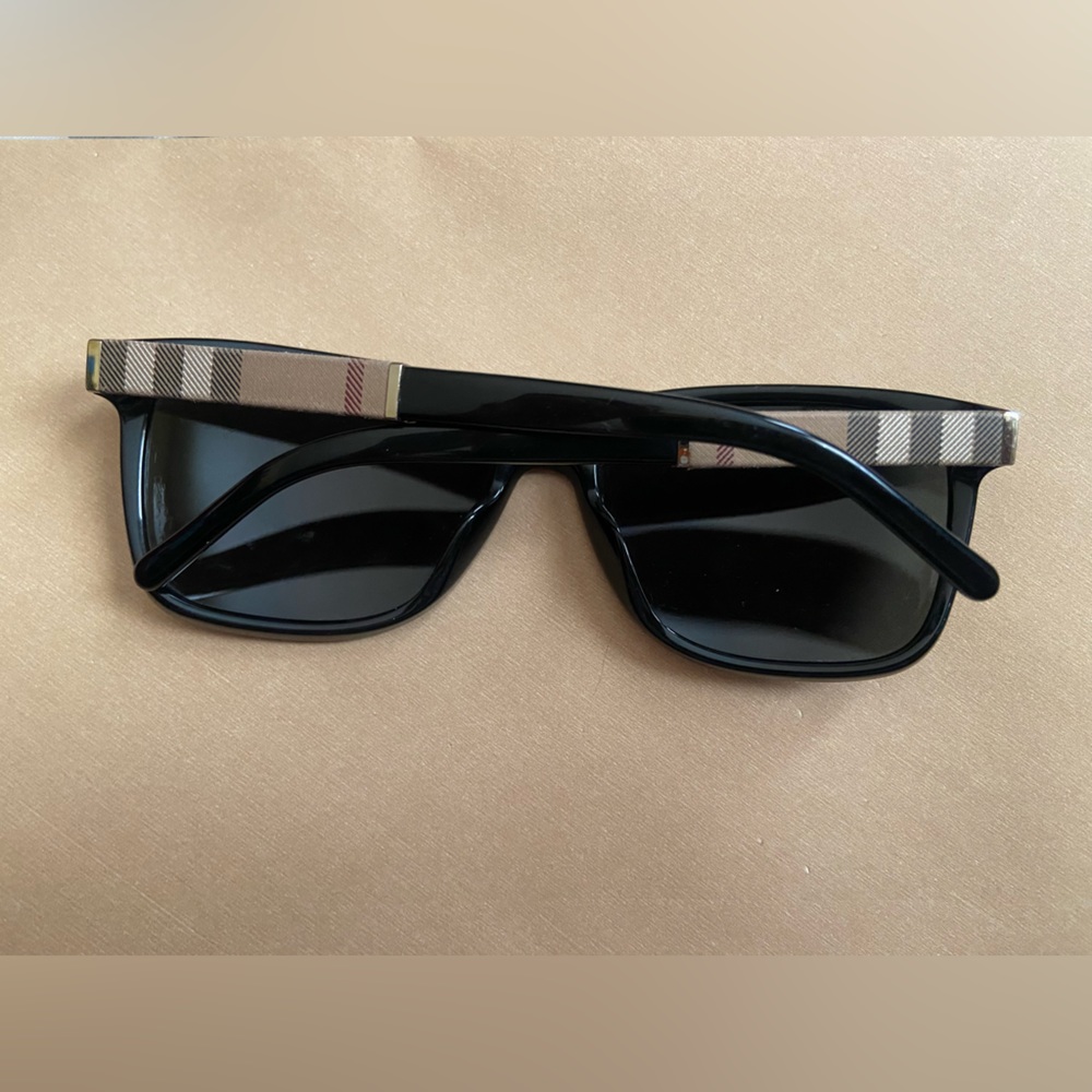 BURBERRY BLACK SUNGLASSES